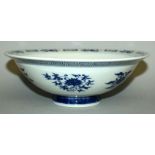 A GOOD QUALITY BLUE & WHITE PORCELAIN BOWL, decorated in a heaped and piled effect with loose sprays