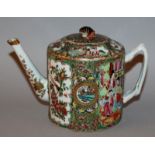 A 19TH CENTURY CHINESE CANTON PORCELAIN TEAPOT & COVER, the sides painted with figural and floral