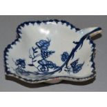 AN 18TH CENTURY LOWESTOFT LEAF SHAPED DISH, painted with grape vine in blue.