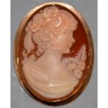 A GOLD CAMEO BROOCH.