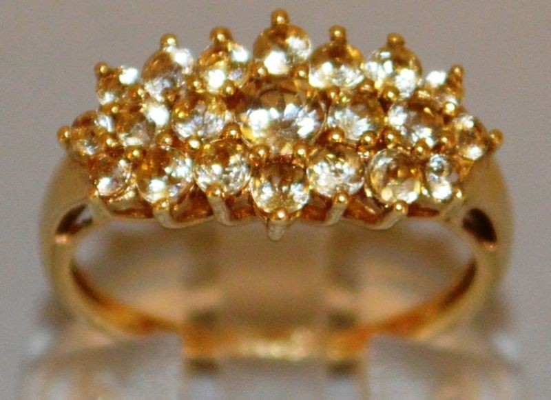A GOOD CLUSTER DRESS RING set in 9ct gold.
