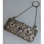 AN EDWARD VII SILVER REPOUSSE DECORATED PURSE on chain. Birmingham 1902.