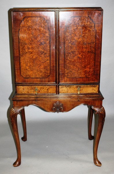 A GOOD VICTORIAN MAHOGANY BUTTON BACK TUB ARMCHAIR with velvet cover, show wood frame on cabriole