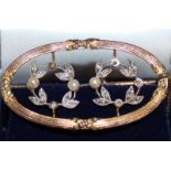 AN EDWARDIAN GOLD DIAMOND AND PEARL BAR BROOCH.