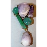 AN 18CT YELLOW GOLD, AMETHYST AND JADE PENDANT.