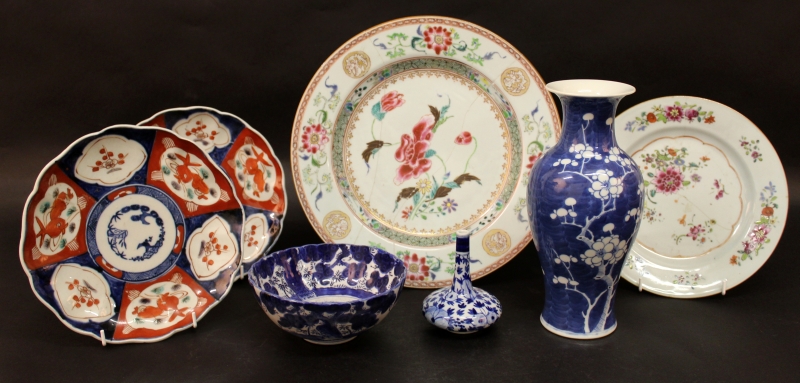 A GROUP OF CHINESE & JAPANESE PORCELAIN, 18th Century and later, comprising a pair of Japanese Imari