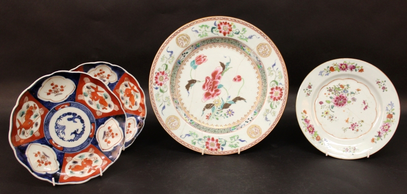 A GROUP OF CHINESE & JAPANESE PORCELAIN, 18th Century and later, comprising a pair of Japanese Imari - Image 2 of 3
