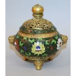 A GOOD QUALITY CHINESE CLOISONNE & GILT BRONZE TRIPOD CENSER & COVER, circa 1900, the sides