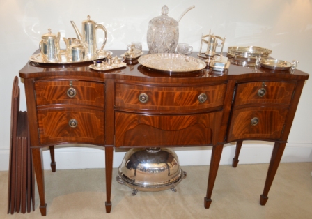 A GOOD GEORGIAN STYLE MAHOGANY SERPENTINE FRONTED SIDEBOARD with two central drawers, flanked by