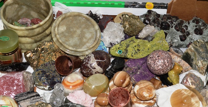 TWO BOXES OF VARIOUS MINERALS. - Image 2 of 2