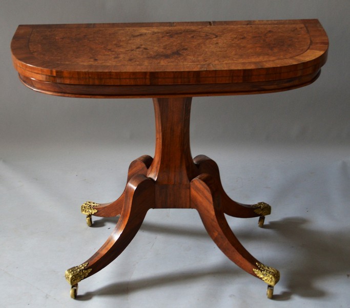 A GOOD REGENCY BURR ELM ROSEWOOD CROSSBANDED CARD TABLE with folding top and green baize interior,