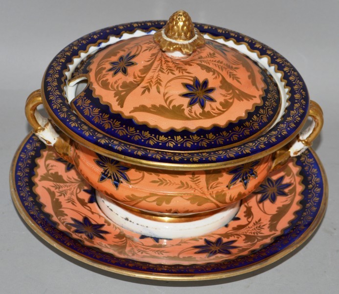 A 19TH CENTURY REGENCY PERIOD COALPORT TUREEN, COVER AND STAND painted in under-glaze blue and