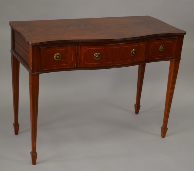 A PAIR OF GEORGIAN MAHOGANY SERPENTINE FRONTED SIDE TABLES, both with three frieze drawers, one - Image 2 of 2