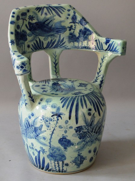 AN UNUSUAL CHINESE BLUE AND WHITE PORCELAIN SEAT painted with fish and other emblems.