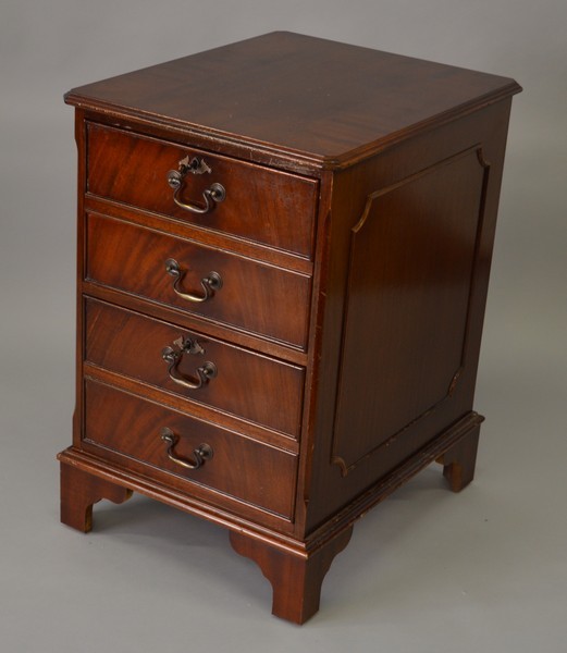 A GEORGIAN STYLE MAHOGANY FILING CABINET, formed on four dummy drawers. 1ft 8ins wide.