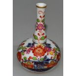 AN EARLY 19TH CENTURY MEISSEN MINIATURE VASE painted in the Tischenmuster pattern with oriental