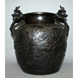 A LARGE VERY GOOD QUALITY 18TH/19TH CENTURY CHINESE BRONZE VASE, weighing 19.7Kg, decorated in low