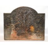 A GOOD LARGE CAST IRON FIREBACK cast with stylised oak tree and crown design. 2ft 11ins wide x 2ft