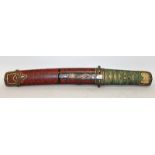 A GOOD QUALITY 19TH/20TH CENTURY JAPANESE TANTO, with a lacquered sheath, the kogatana knife with