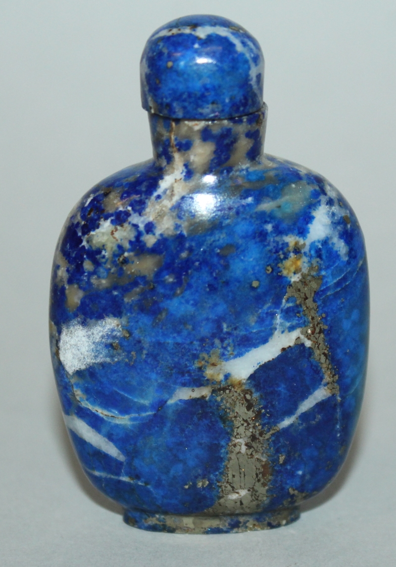 A GOOD QUALITY CHINESE LAPIS LAZULI SNUFF BOTTLE & STOPPER, the predominantly blue stone with - Image 2 of 3