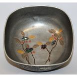 AN UNUSUAL GOOD QUALITY EARLY 20TH CENTURY SIGNED JAPANESE INLAID WHITE METAL BOWL, of rounded