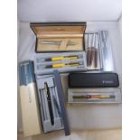 6 VARIOUS PARKER BOXED FOUNTAIN PENS/ PEN SETS AND A SHEAFFER FOUNTAIN PEN IN ORIGINAL BOX