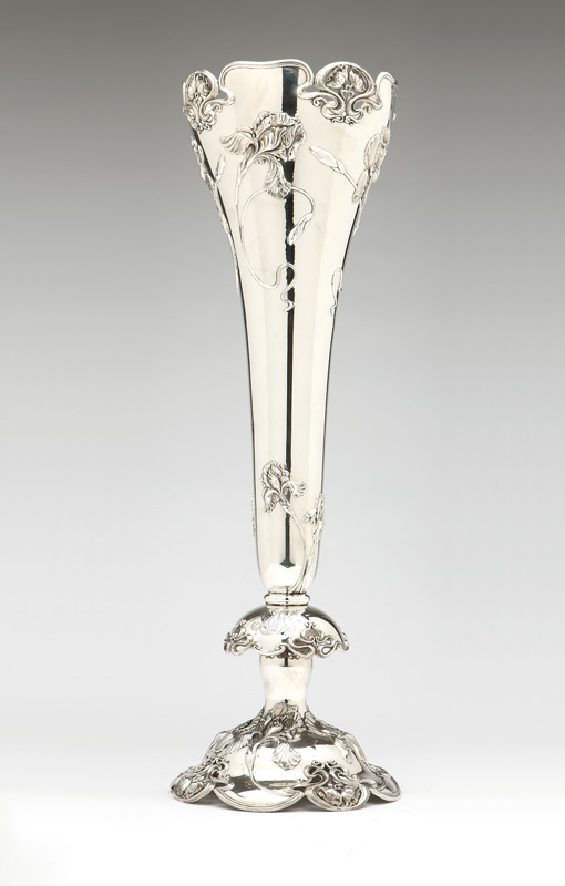 1071 An Art Nouveau sterling silver trumpet vase Late 19th/early 20th century, marked to base '' - Image 3 of 4