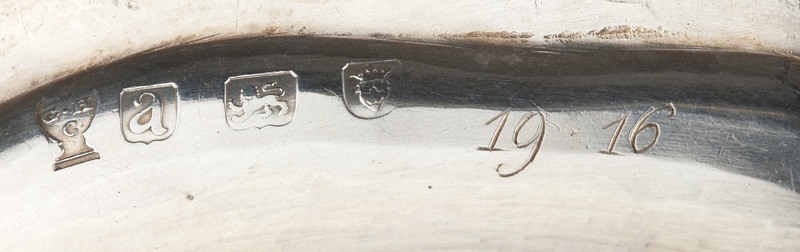 1003 A set of eight Georgian sterling silver plates 1776, London, each with maker's mark ''W / - Image 2 of 2