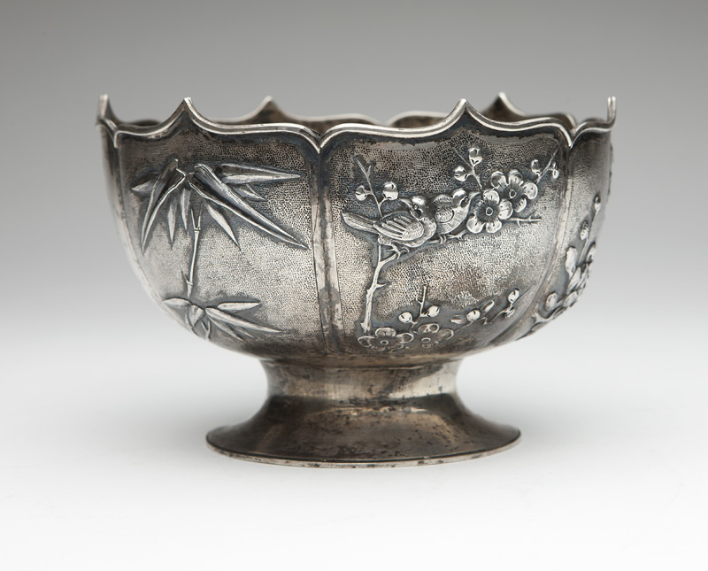 1049 A Japanese silver bowl Second quarter 20th century, maker's mark in kanji to base, possibly - Image 3 of 6