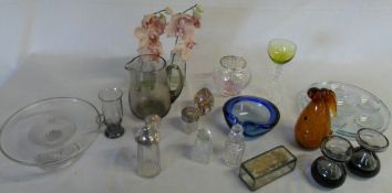 Assorted glassware inc cake stand and va