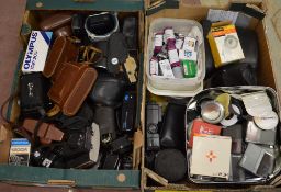 17 assorted cameras (incl Kodak, Pratika