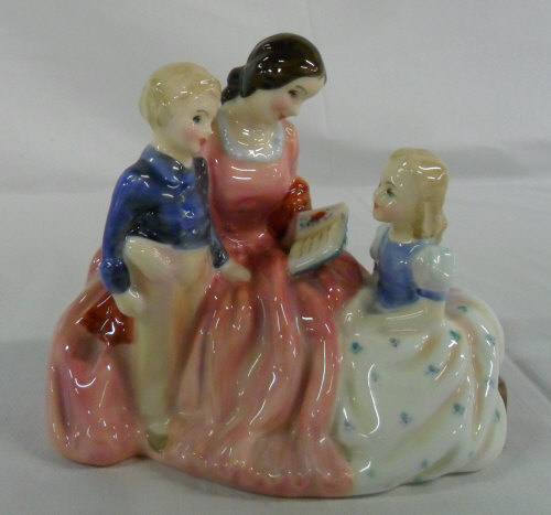 Royal Doulton 'The Bedtime Story' figuri