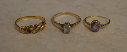 9ct gold ring and two other rings (one w