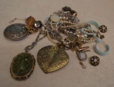 Various costume jewellery