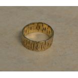 9ct gold ring, total weight 4.5g