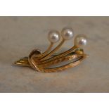 14ct gold & pearl brooch