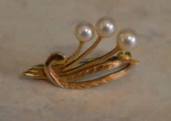 14ct gold & pearl brooch