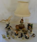 Assorted owl figurines & lamp