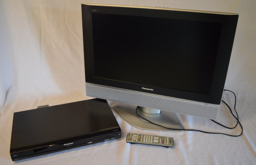 Panasonic Viera DV3 LCD TV 23" Widescreen with remote control. Model number TX-23LXD50 99w & a