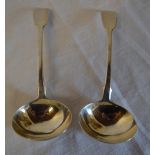 Pr small silver ladles, London 1834, tot