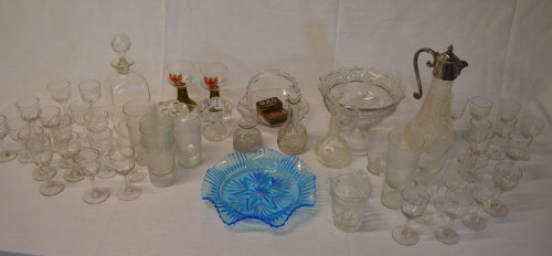 Large selection of glassware including d