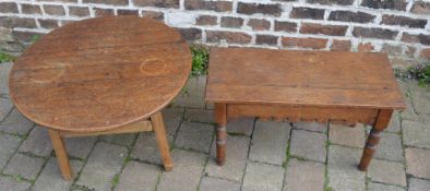 2 oak coffee tables