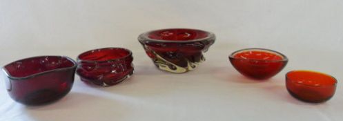 Assorted ruby coloured glass bowls inc 3