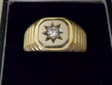 Mens 18ct gold & diamond ring 0.15ct total weight 7.5 g size Q