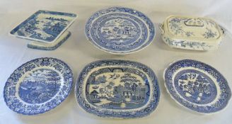 Assorted blue and white ceramics tablewa