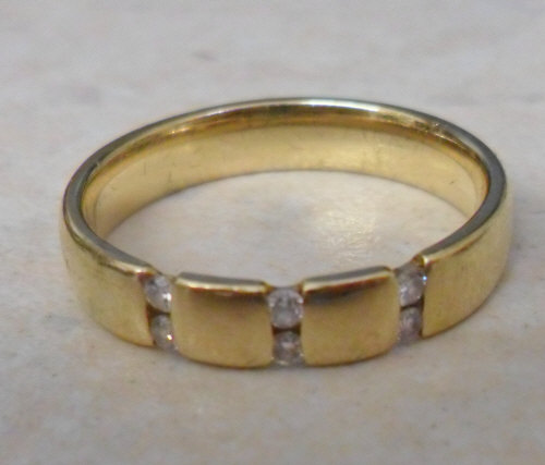 18ct gold and diamond ring size O
