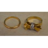 2 18ct gold rings, approx weight 11g