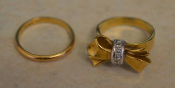 2 18ct gold rings, approx weight 11g