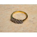 18ct gold 5 stone diamond ring, Approx 0.5ct diamonds, size R