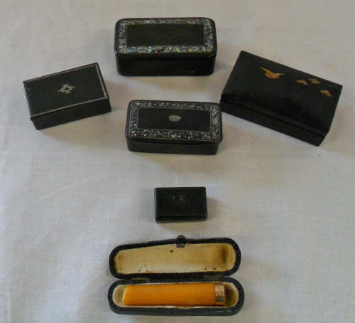 5 papier-mache snuff boxes (2 inlaid wit